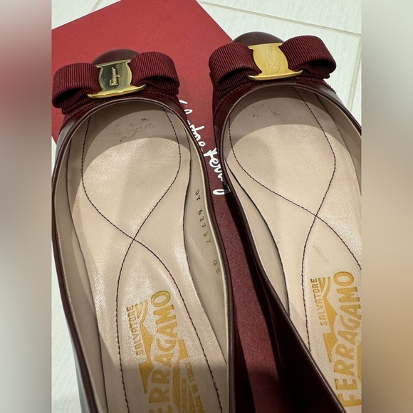 Authentic Salvatore Ferragamo Vara Bow Ballet Flats Matte Brown - 8/10 condition - Picture 5 of 7